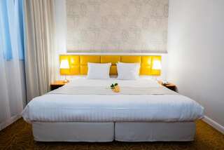 Отель Best Western Hotel Lev Or I Бухарест Люкс с кроватью размера «king-size»-1